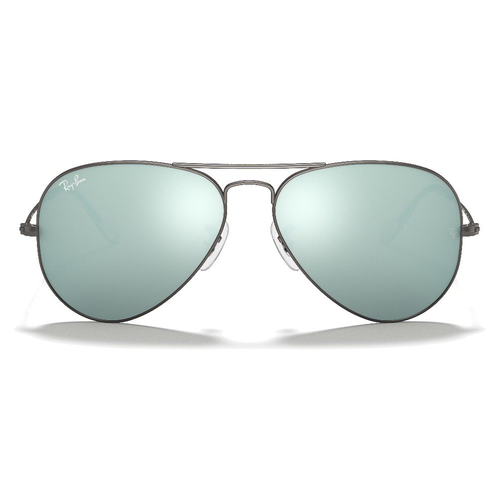 The Ray-Ban Aviator Classic in gunmetal with G-15 green lenses photographed against a bright sky, showing the teardrop pilot shape, double bridge and thin metal temples